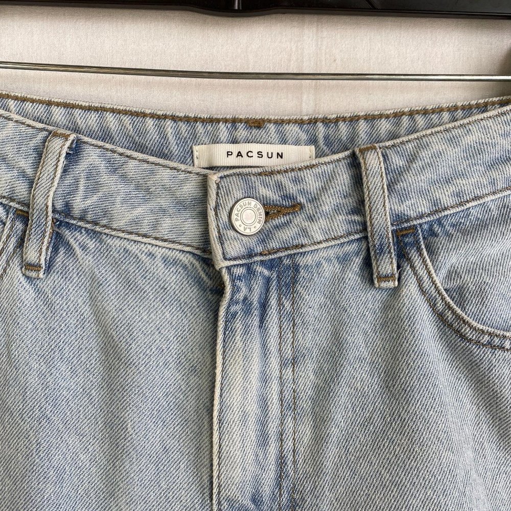 PacSun Light Wash Blue High-Rise Jeans - Picture 3 of 10